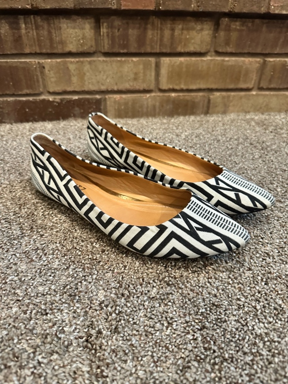 Schutz Black & White Woven Geometric Pointed Toe Flat Shoes Size 8.5B